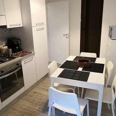 Trinita Centre - Locazione Turistica Affitto Breve 아파트