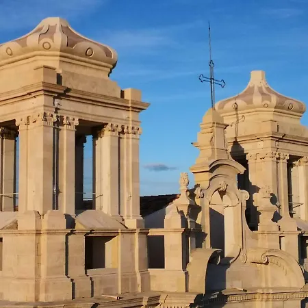 Trinita Centre - Locazione Turistica Affitto Breve アパート