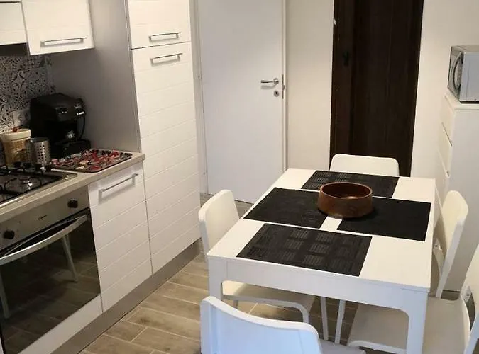 Trinita Centre - Locazione Turistica Affitto Breve 아파트